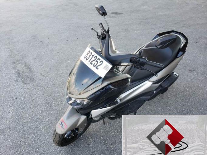 YAMAHA NMAX 18/18