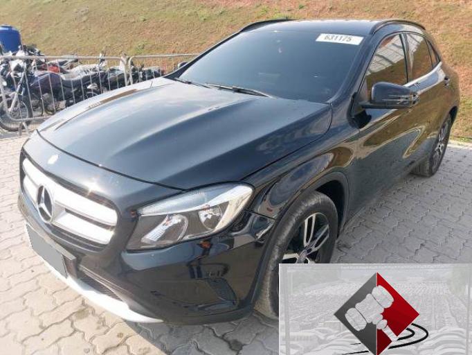 MERCEDES BENZ GLA 200 16/16